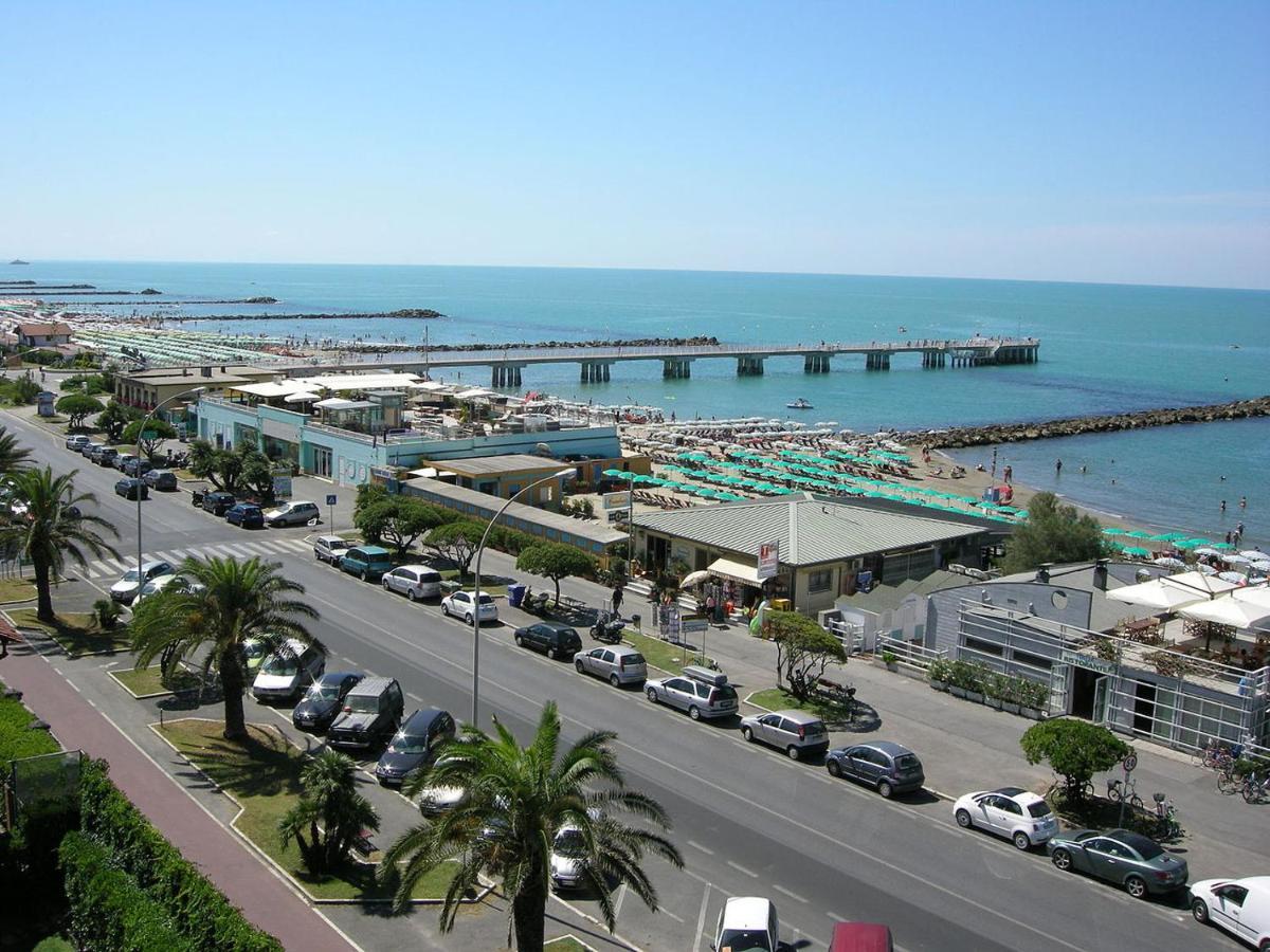 Casa Violetta Bed & Breakfast Marina di Massa Luaran gambar
