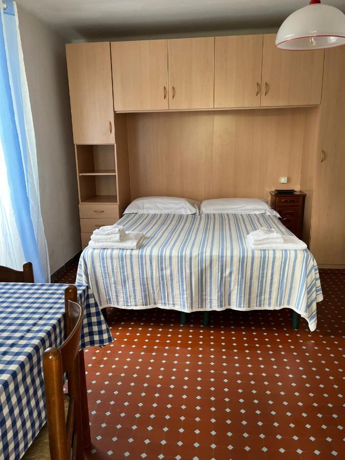 Casa Violetta Bed & Breakfast Marina di Massa Luaran gambar