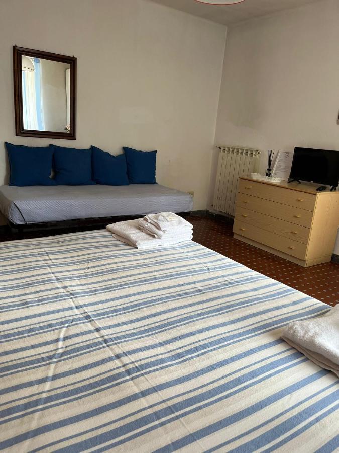 Casa Violetta Bed & Breakfast Marina di Massa Luaran gambar