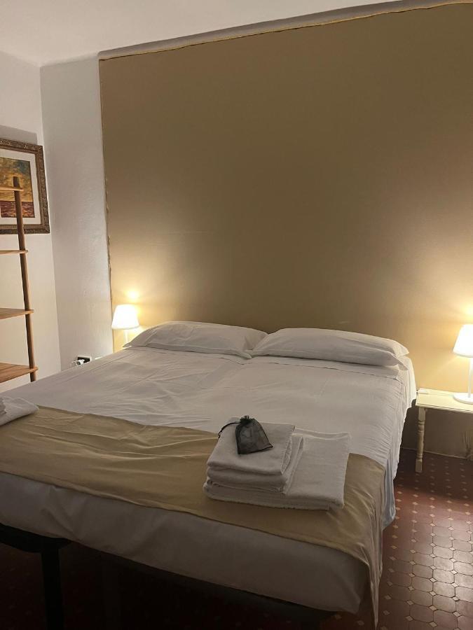 Casa Violetta Bed & Breakfast Marina di Massa Luaran gambar