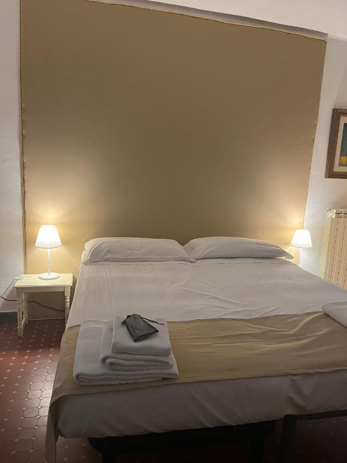 Casa Violetta Bed & Breakfast Marina di Massa Luaran gambar
