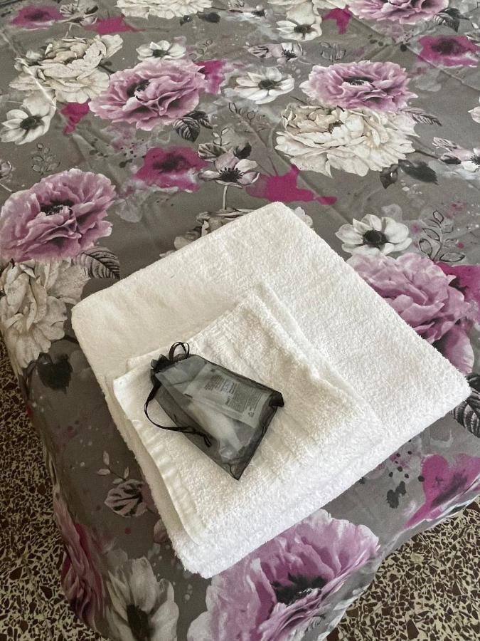 Casa Violetta Bed & Breakfast Marina di Massa Luaran gambar