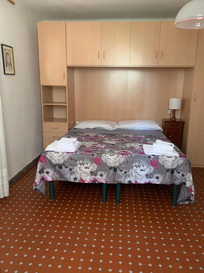 Casa Violetta Bed & Breakfast Marina di Massa Luaran gambar
