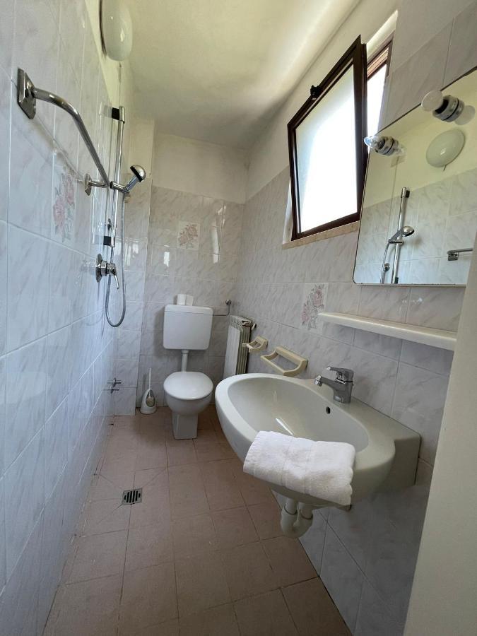 Casa Violetta Bed & Breakfast Marina di Massa Luaran gambar