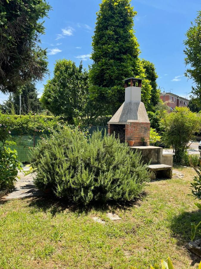 Casa Violetta Bed & Breakfast Marina di Massa Luaran gambar
