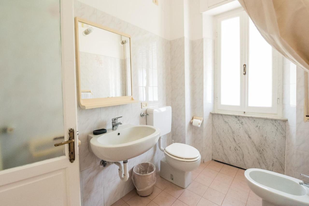 Casa Violetta Bed & Breakfast Marina di Massa Luaran gambar