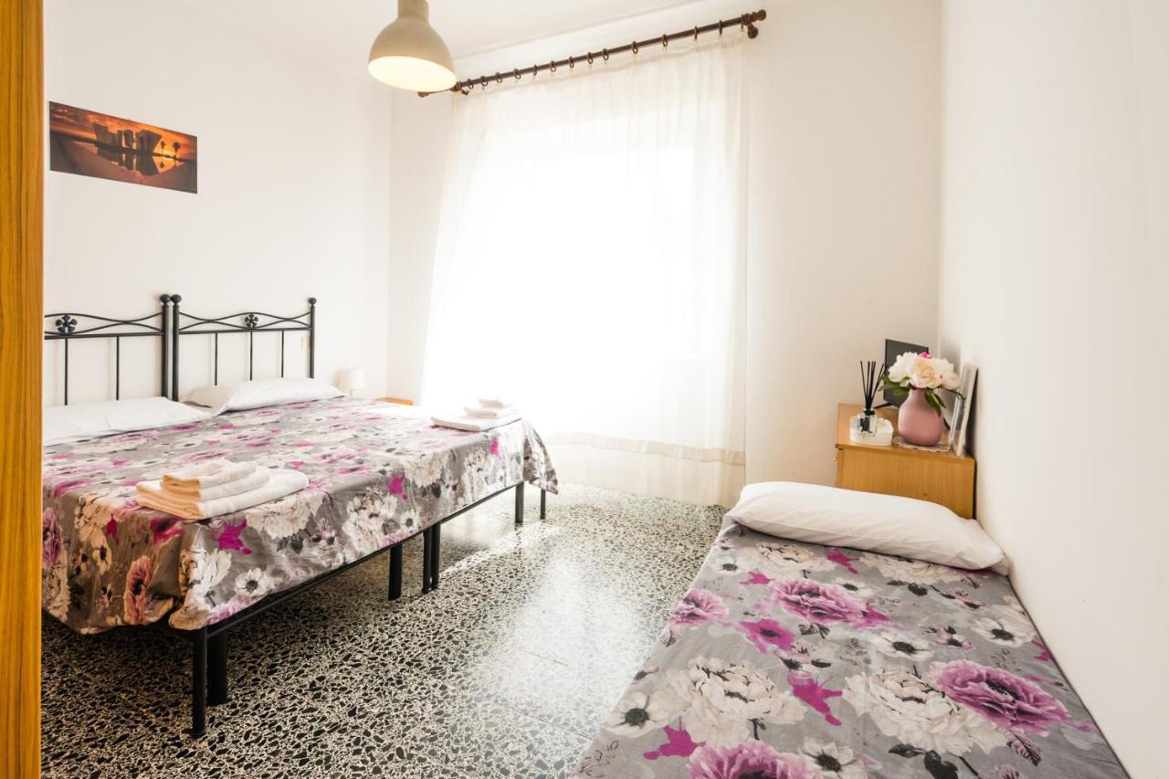 Casa Violetta Bed & Breakfast Marina di Massa Luaran gambar