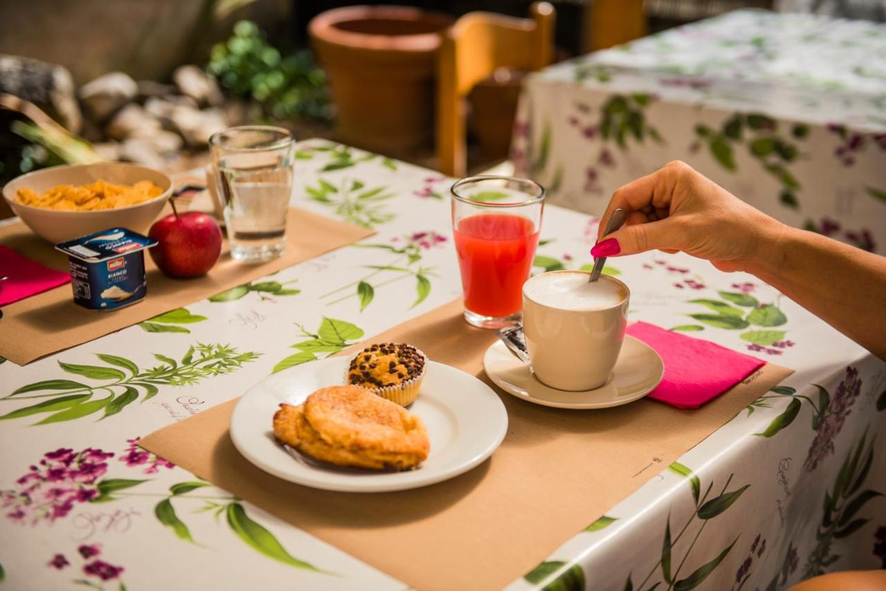 Casa Violetta Bed & Breakfast Marina di Massa Luaran gambar