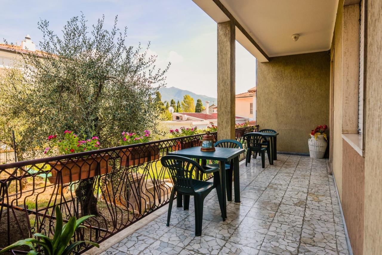 Casa Violetta Bed & Breakfast Marina di Massa Luaran gambar