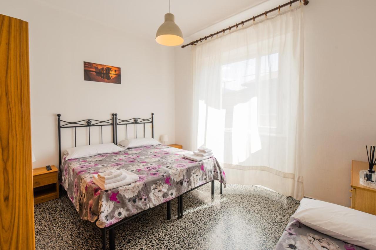 Casa Violetta Bed & Breakfast Marina di Massa Luaran gambar