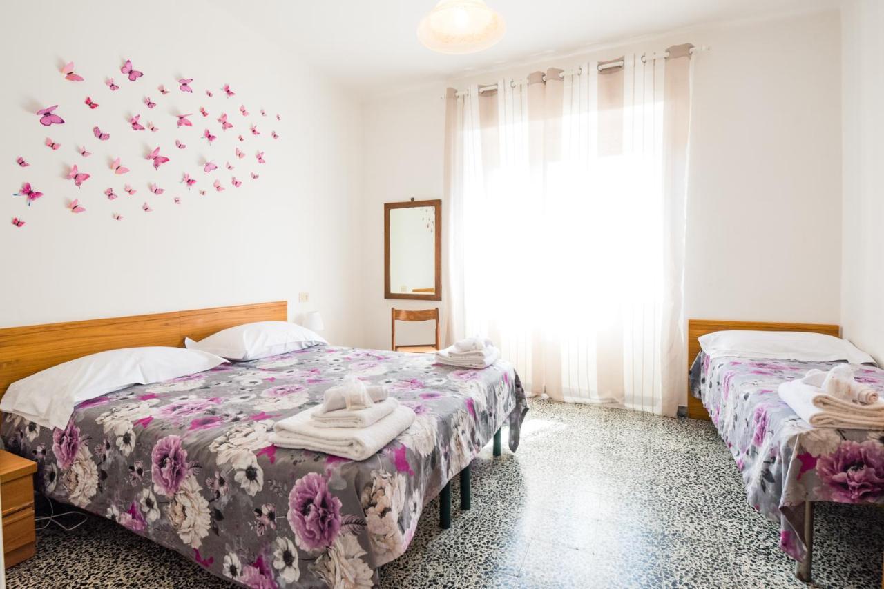 Casa Violetta Bed & Breakfast Marina di Massa Luaran gambar