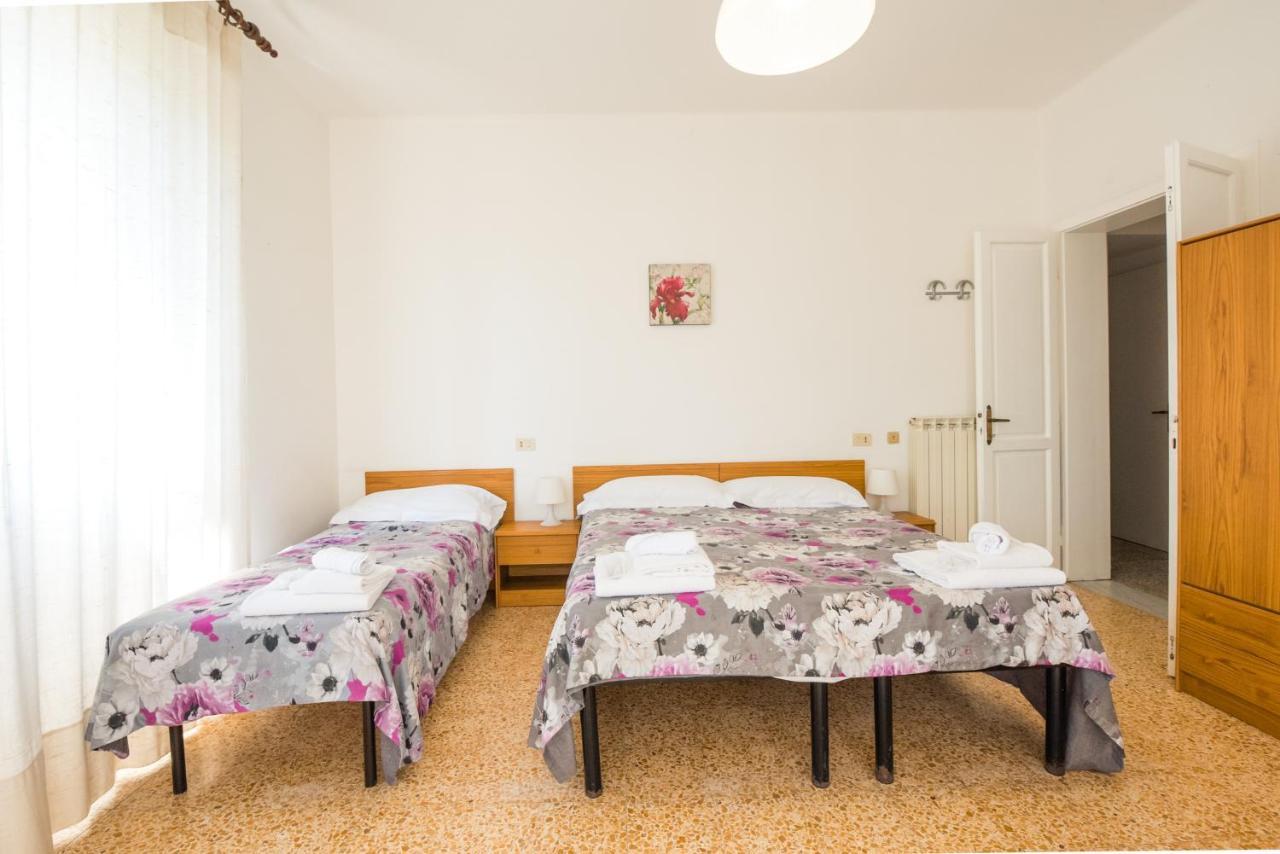 Casa Violetta Bed & Breakfast Marina di Massa Luaran gambar