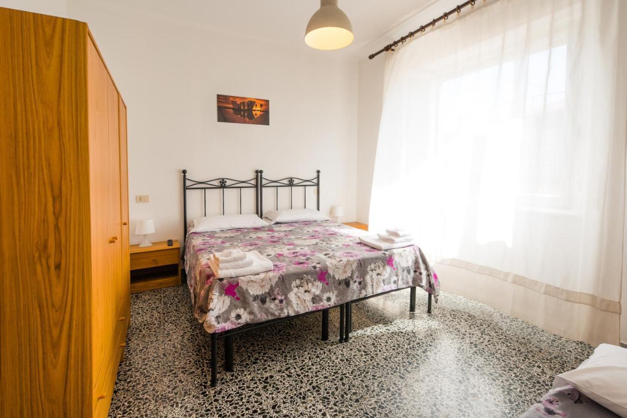 Casa Violetta Bed & Breakfast Marina di Massa Luaran gambar