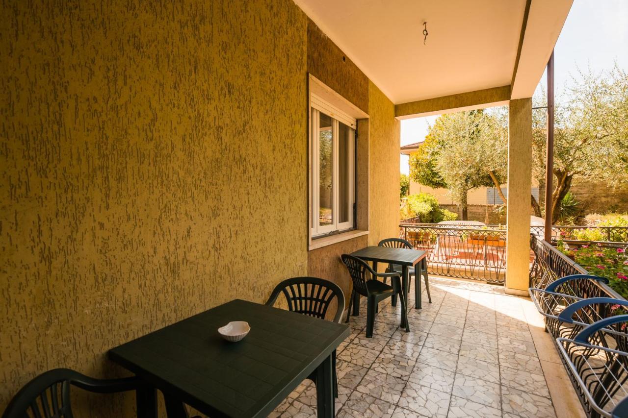 Casa Violetta Bed & Breakfast Marina di Massa Luaran gambar