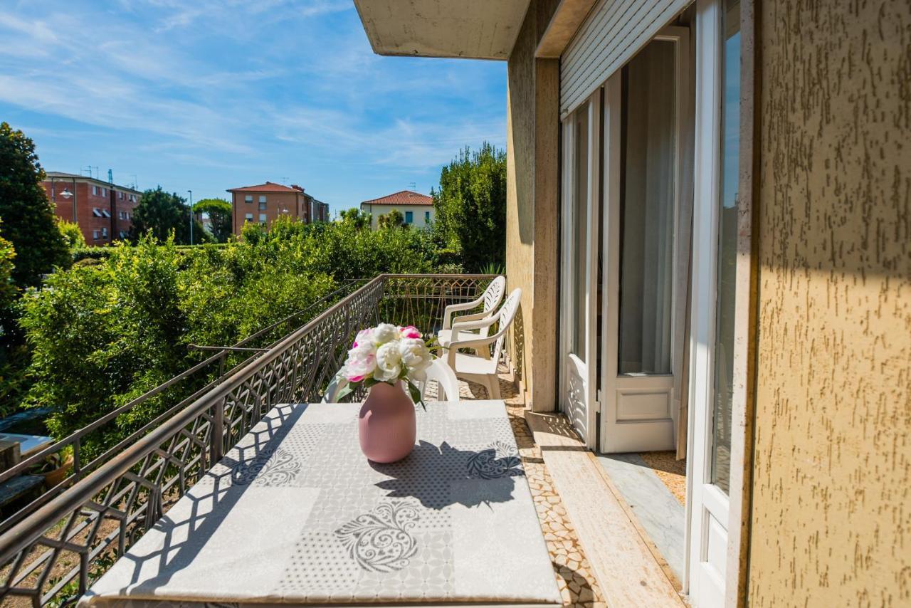 Casa Violetta Bed & Breakfast Marina di Massa Luaran gambar