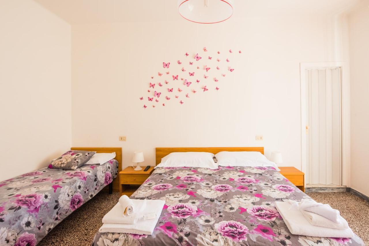 Casa Violetta Bed & Breakfast Marina di Massa Luaran gambar