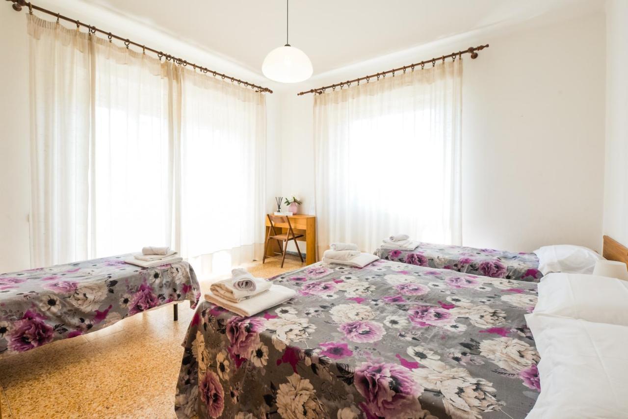 Casa Violetta Bed & Breakfast Marina di Massa Luaran gambar