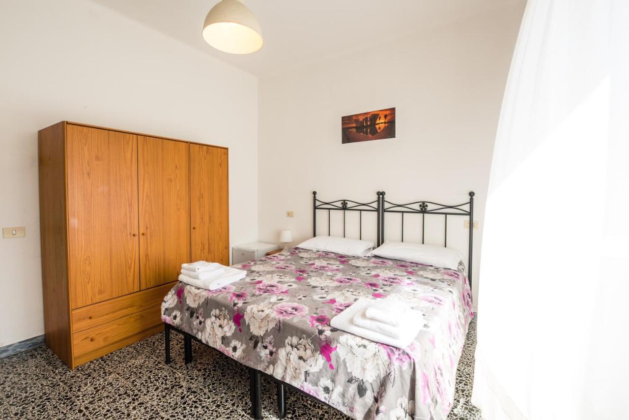 Casa Violetta Bed & Breakfast Marina di Massa Luaran gambar