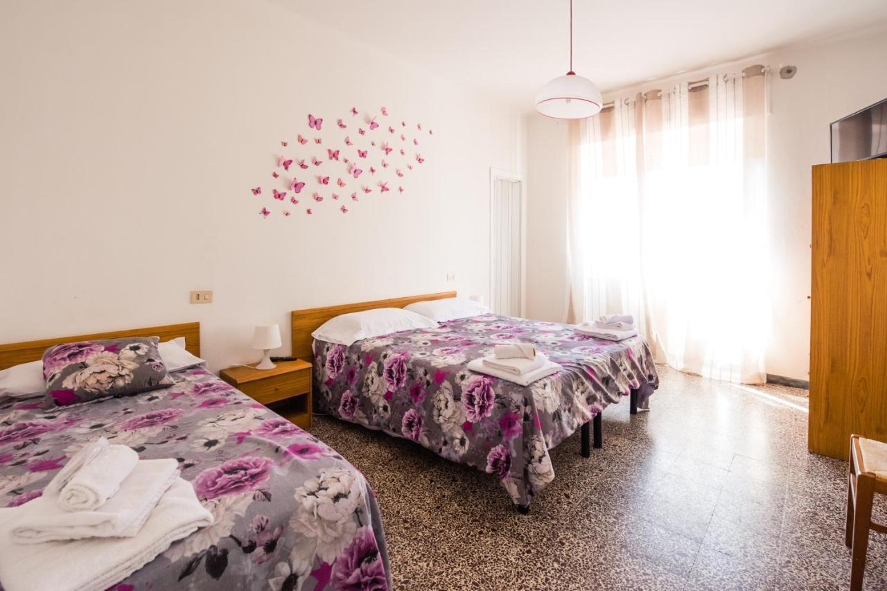 Casa Violetta Bed & Breakfast Marina di Massa Luaran gambar