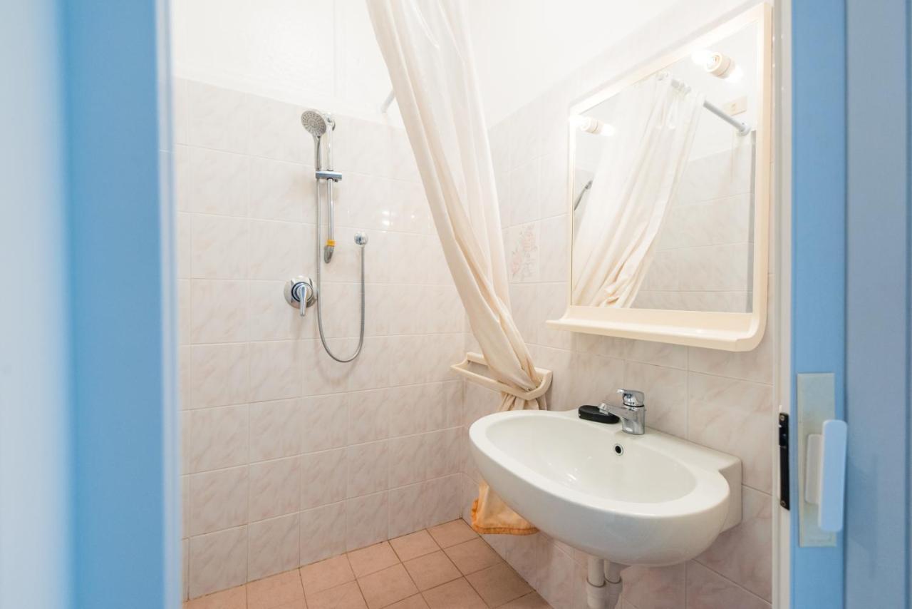 Casa Violetta Bed & Breakfast Marina di Massa Luaran gambar