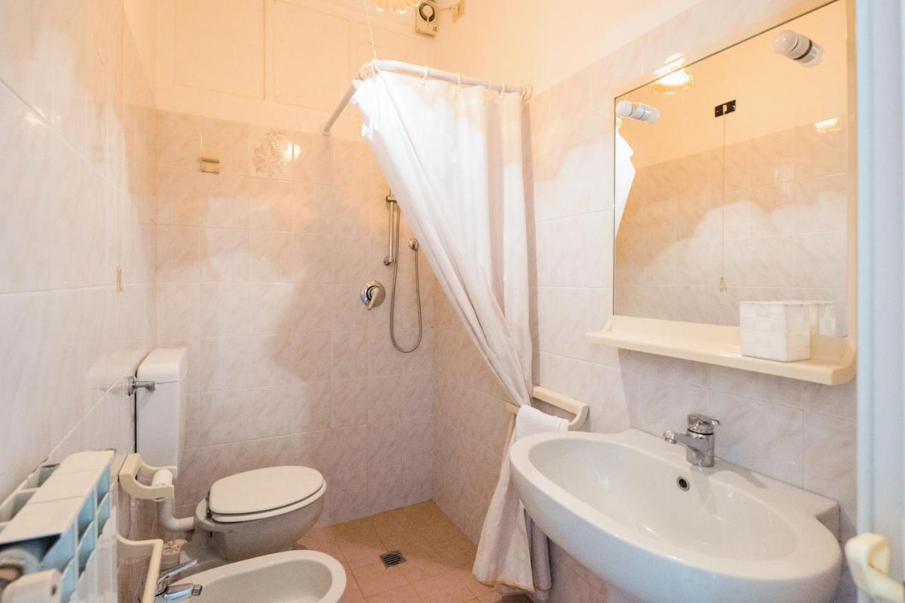 Casa Violetta Bed & Breakfast Marina di Massa Luaran gambar